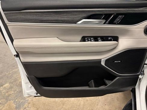 Used 2024 Jeep Wagoneer Series II w/ Flexible Seating Group RWD image 18
