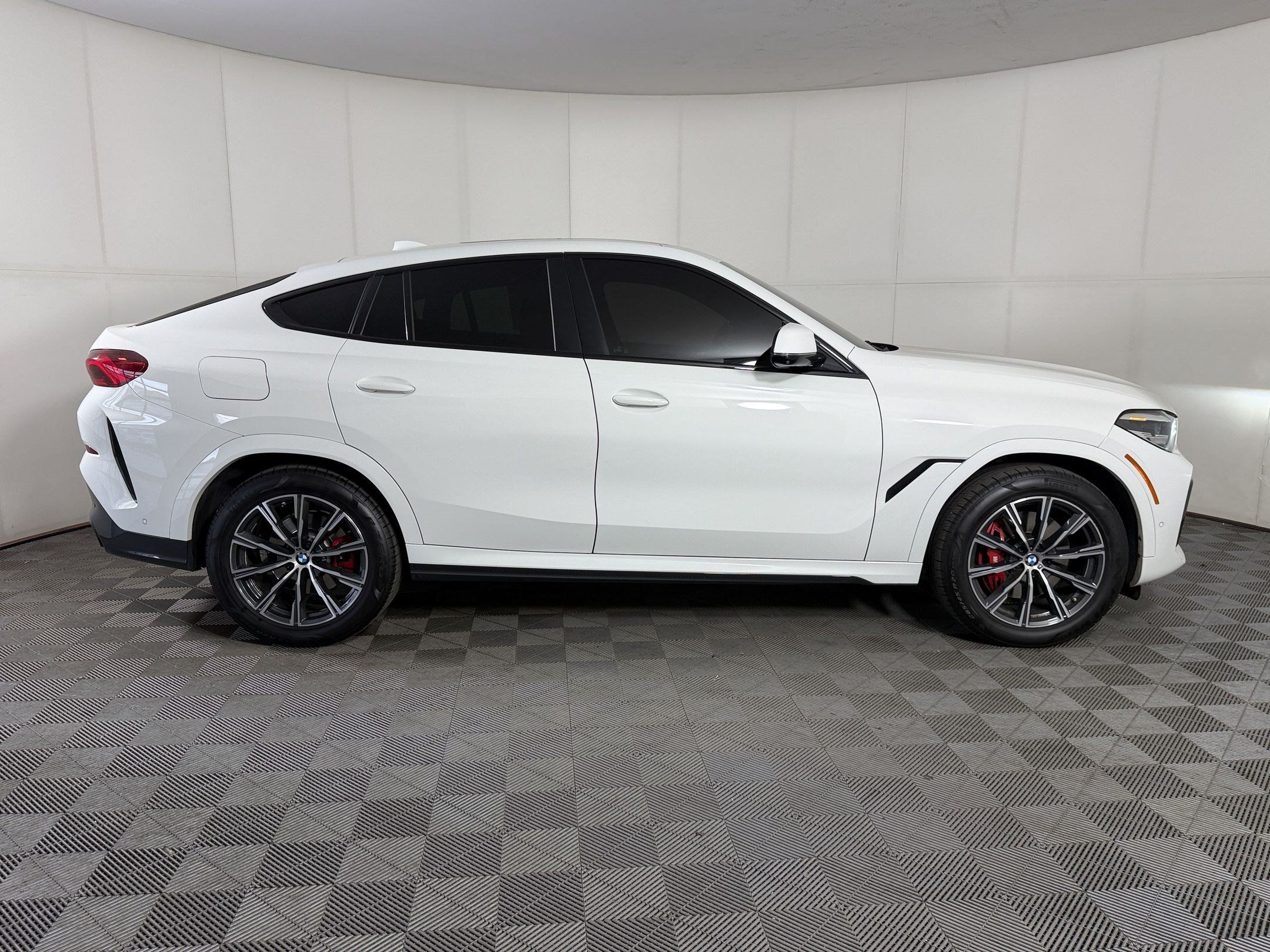 Used 2022 BMW X6 xDrive40i w/ M Sport Package AWD/4WD image 8