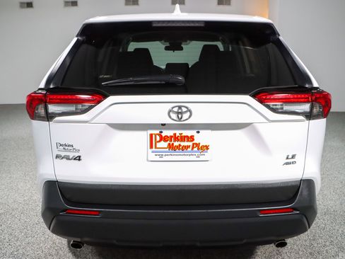 Used 2024 Toyota RAV4 LE image 8