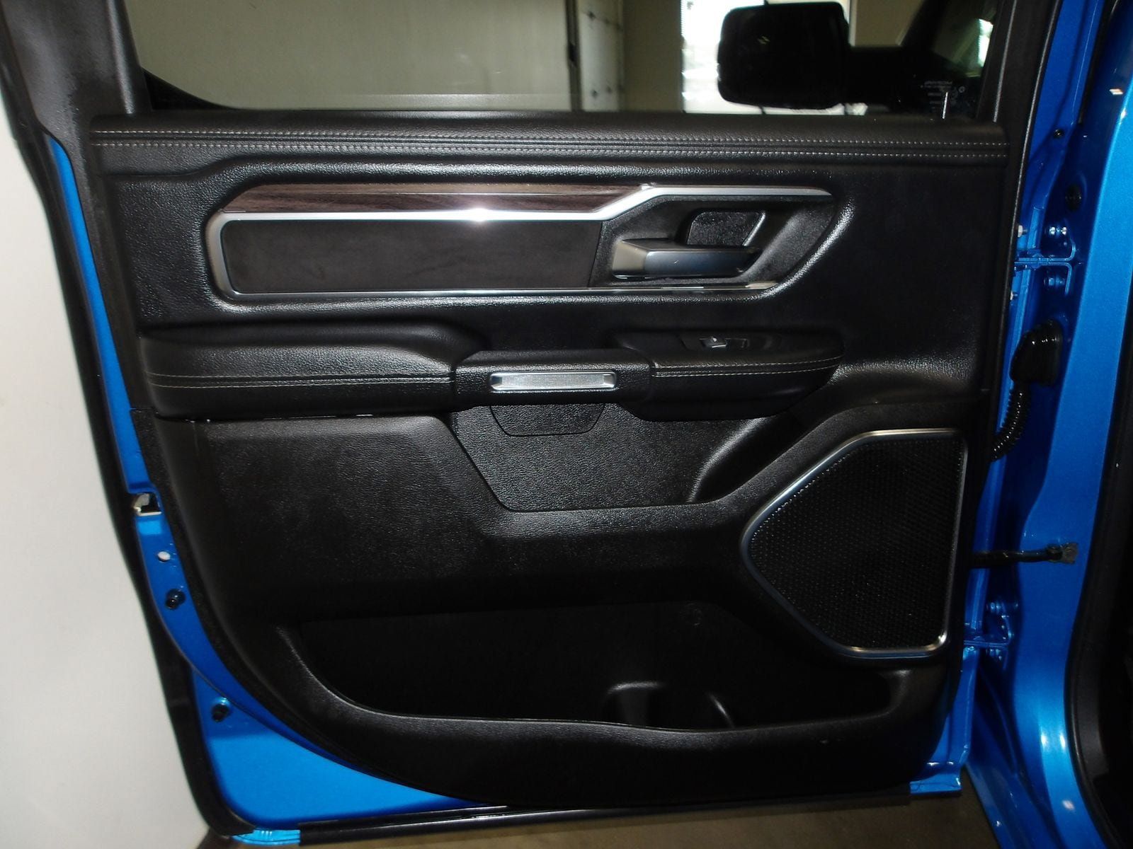 Used 2025 RAM 1500 Laramie AWD/4WD image 17