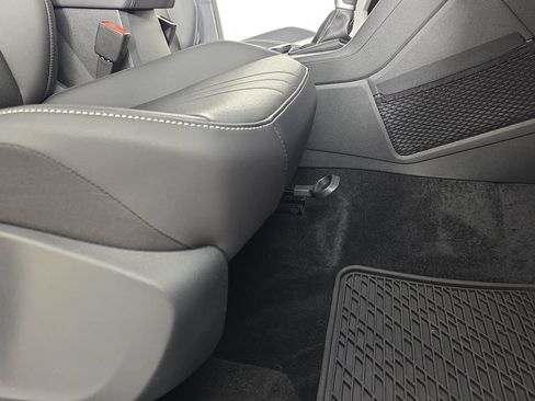 Used 2024 Volkswagen Tiguan SE w/ Panoramic Sunroof Package AWD/4WD image 31