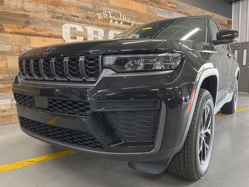 New 2026 Jeep Grand Cherokee Altitude AWD/4WD image 11