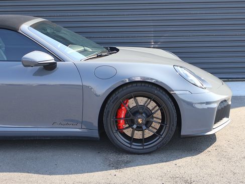 Certified 2025 Porsche 911 Targa 4 GTS AWD/4WD image 12