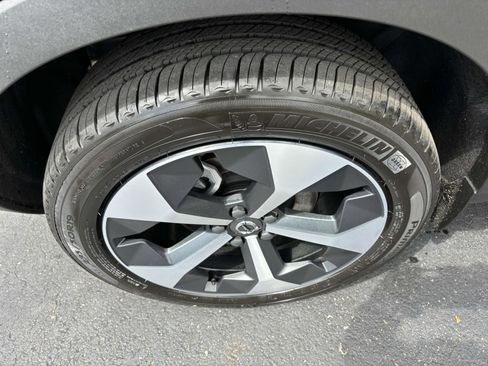 New 2025 Volvo XC40 B5 Core w/ Protection Package Premier AWD/4WD image 10