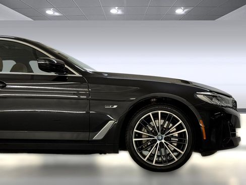 Certified 2023 BMW 530e w/ Convenience Package image 34