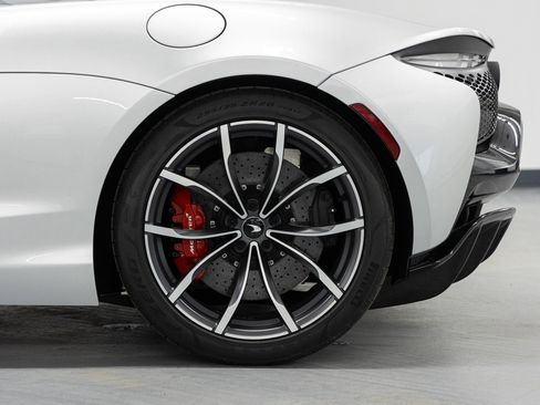 Used 2023 McLaren Artura image 16