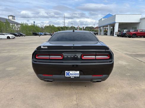 Used 2019 Dodge Challenger SXT w/ Plus Package image 7
