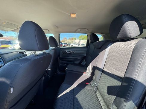 Used 2018 Nissan Rogue SV AWD/4WD image 15