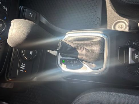 Used 2021 Jeep Renegade Latitude AWD/4WD image 14