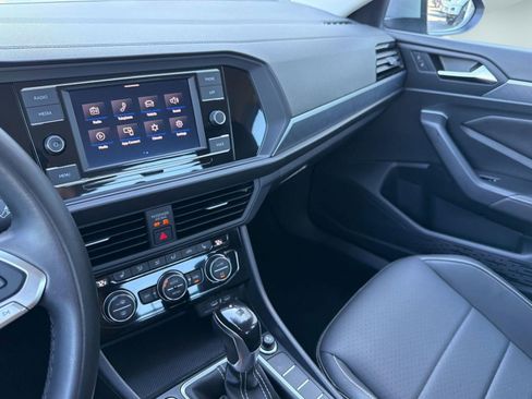 Certified 2024 Volkswagen Jetta SE FWD image 21