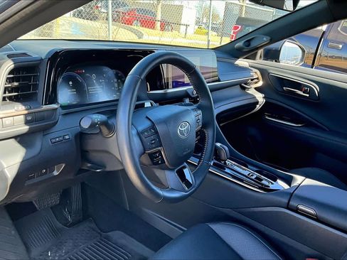 Used 2025 Toyota Crown Limited image 17