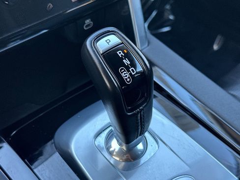 Used 2022 Land Rover Discovery Sport SE AWD/4WD image 25