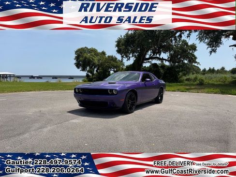 Used 2018 Dodge Challenger SXT w/ Blacktop Package RWD image 1