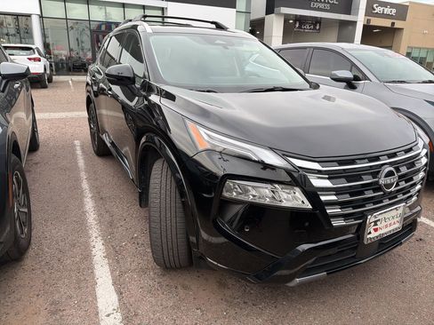 Used 2025 Nissan Rogue Platinum image 14