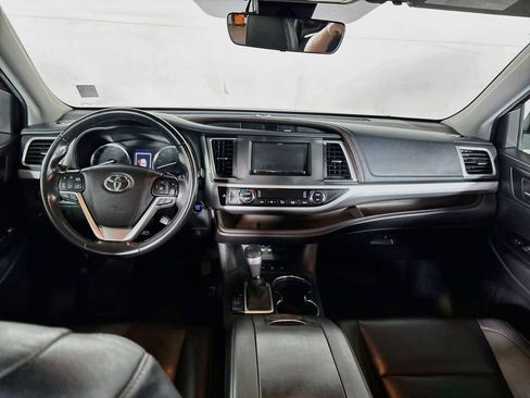 Used 2019 Toyota Highlander XLE AWD/4WD image 12