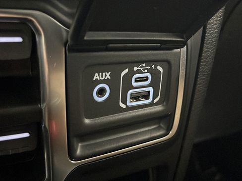 Used 2022 Jeep Gladiator Overland w/ Popular Equipment Package AWD/4WD image 31