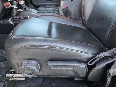 Certified 2023 Jeep Gladiator Rubicon w/ Cold Weather Group image 26