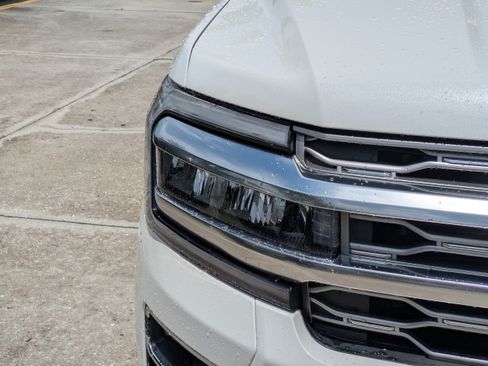 Used 2022 Ford Expedition Platinum AWD/4WD image 9