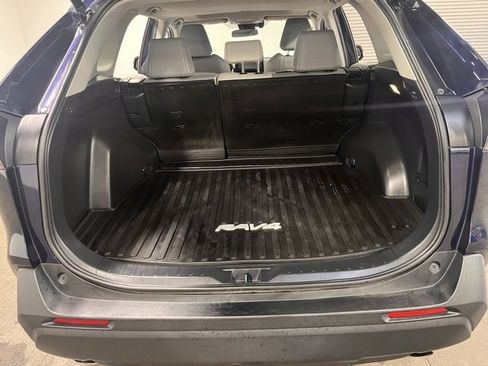 Used 2021 Toyota RAV4 XLE Premium image 16