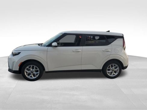 Used 2025 Kia Soul LX w/ LX Technology Package FWD image 2