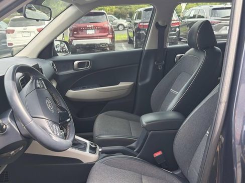 Used 2020 Hyundai Venue FWD image 12
