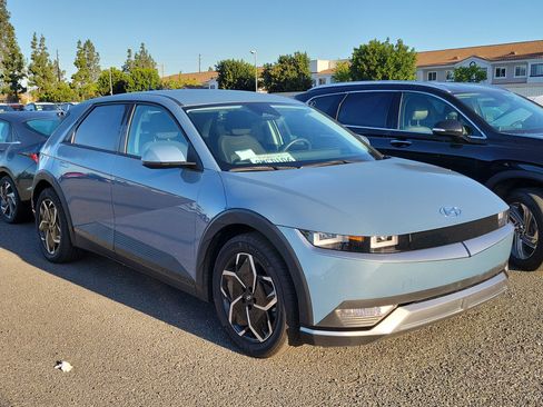 Used 2024 Hyundai Ioniq 5 SE image 3