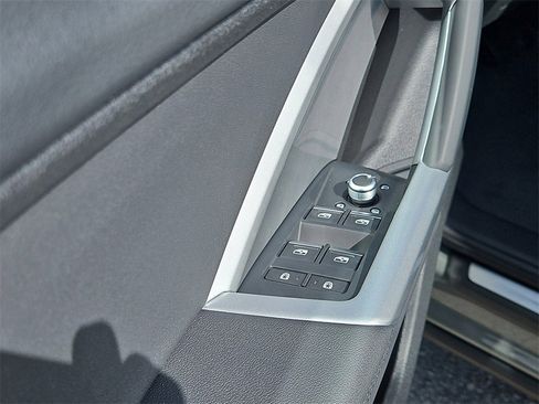 New 2025 Audi Q3 2.0T Premium image 19