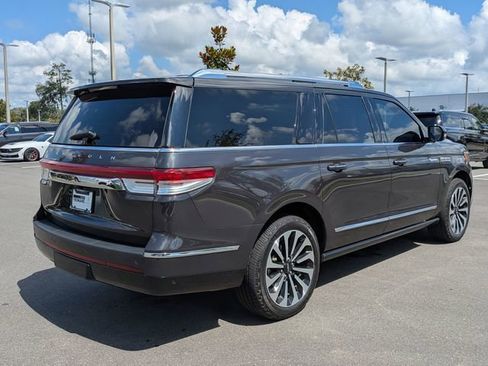 Used 2022 Lincoln Navigator L Reserve AWD/4WD image 3