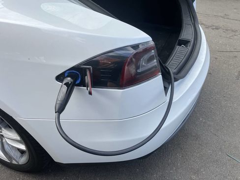 Used 2013 Tesla Model S image 34