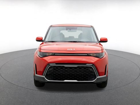 Used 2025 Kia Soul LX w/ LX Technology Package FWD image 2