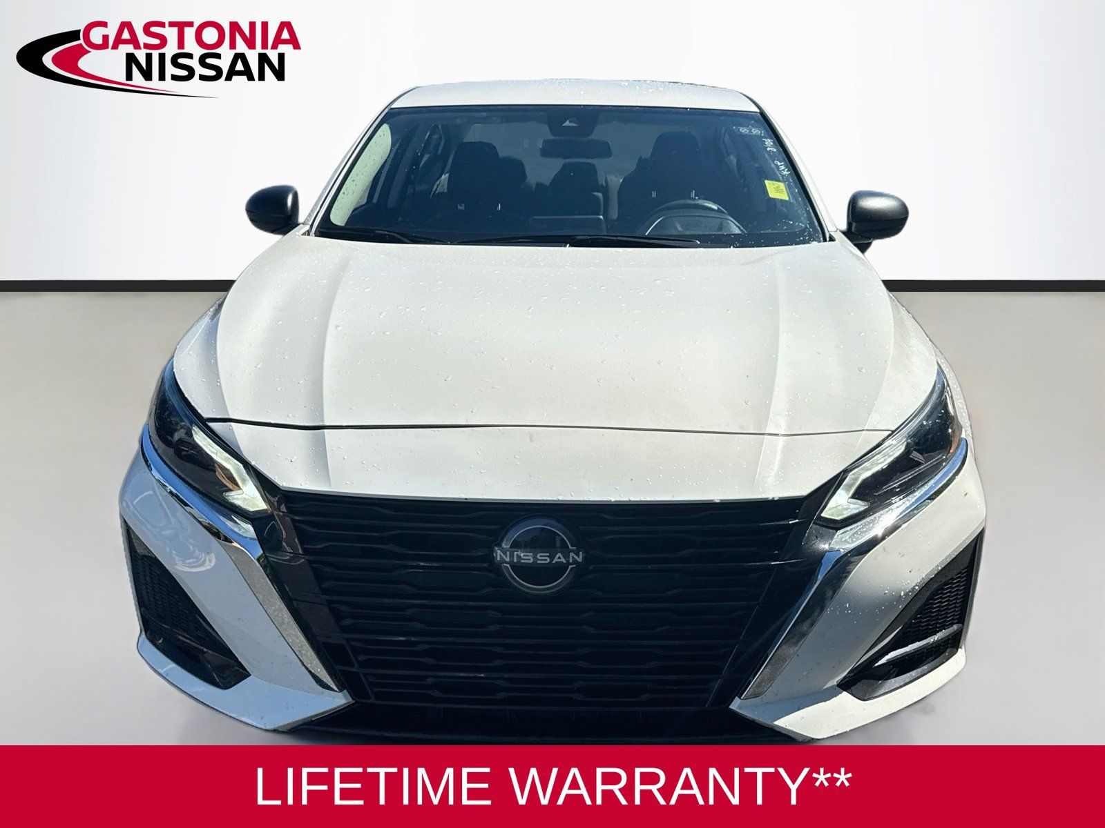 Used 2025 Nissan Altima 2.5 SV FWD image 2