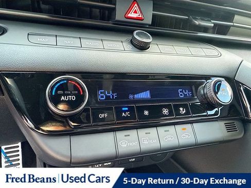 Used 2025 Hyundai Elantra SEL image 16