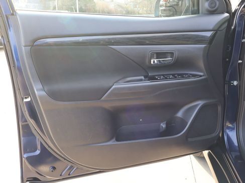 Used 2018 Mitsubishi Outlander ES image 17