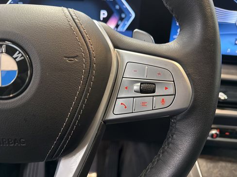 Used 2025 BMW X7 xDrive40i w/ Premium Package image 22