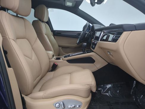 Certified 2023 Porsche Macan AWD/4WD image 24