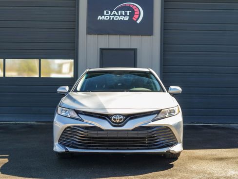 Used 2018 Toyota Camry LE image 2