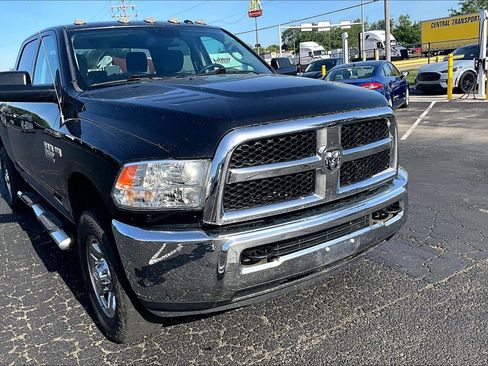 Used 2017 RAM 2500 Tradesman w/ Chrome Appearance Group AWD/4WD image 4