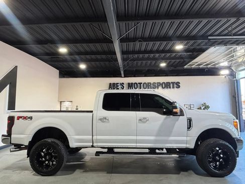 Used 2017 Ford F250 XLT w/ XLT Premium Package AWD/4WD image 4
