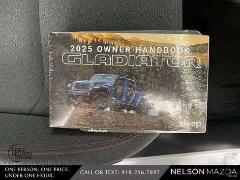 Used 2025 Jeep Gladiator Rubicon AWD/4WD image 39