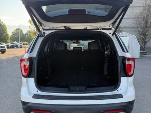 Used 2019 Ford Explorer XLT w/ Equipment Group 202A AWD/4WD image 9