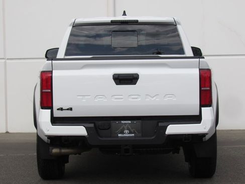 Used 2024 Toyota Tacoma TRD Off-Road w/ TRD Off Road Upgrade Package AWD/4WD image 7