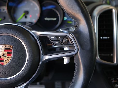 Used 2017 Porsche Cayenne S image 18