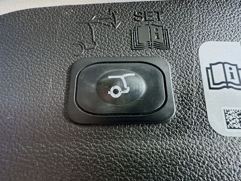 Used 2018 Ford Escape Titanium w/ Ford Safe & Smart Package image 31