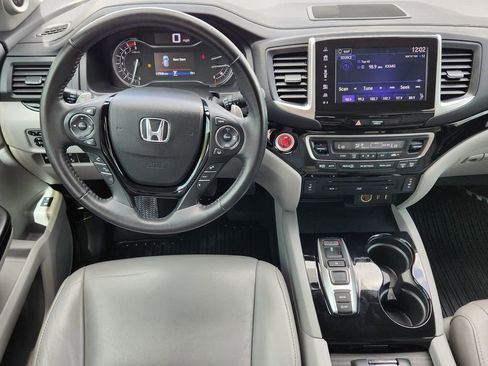 Used 2017 Honda Pilot Touring image 26