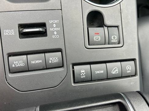 Used 2021 Toyota Highlander XLE AWD/4WD image 22