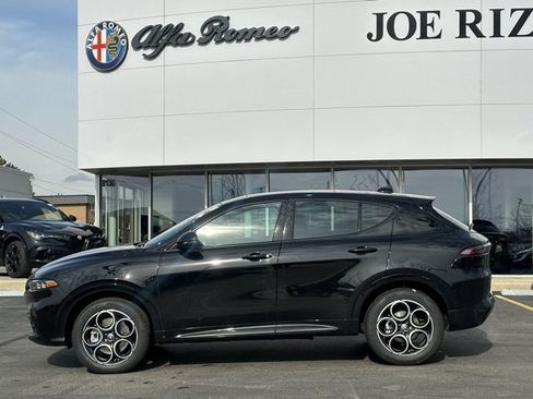 New 2025 Alfa Romeo Tonale w/ Premium Package image 5