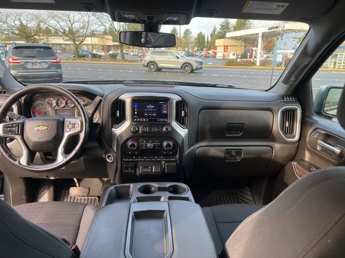 Used 2020 Chevrolet Silverado 1500 LT w/ Convenience Package AWD/4WD image 13