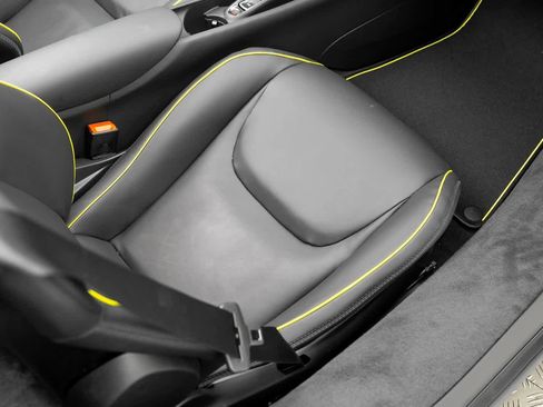 Used 2025 McLaren Artura Spider image 38