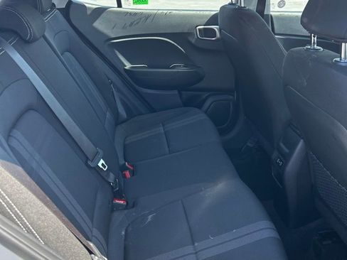 Used 2025 Hyundai Venue SEL FWD image 14