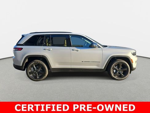 Used 2025 Jeep Grand Cherokee Limited w/ Black Appearance Package RWD image 4